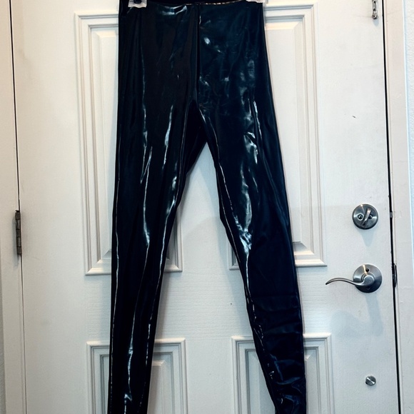 Commando Size Large Faux Leather Fully Lined Pencil Leggings - Picture 6 of 10